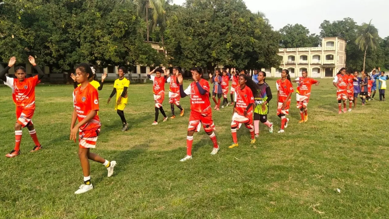 পুকুরিয়া গ্রামের অন্তরা-মিতুরা এখন ‘ফুটবল কন্যা’