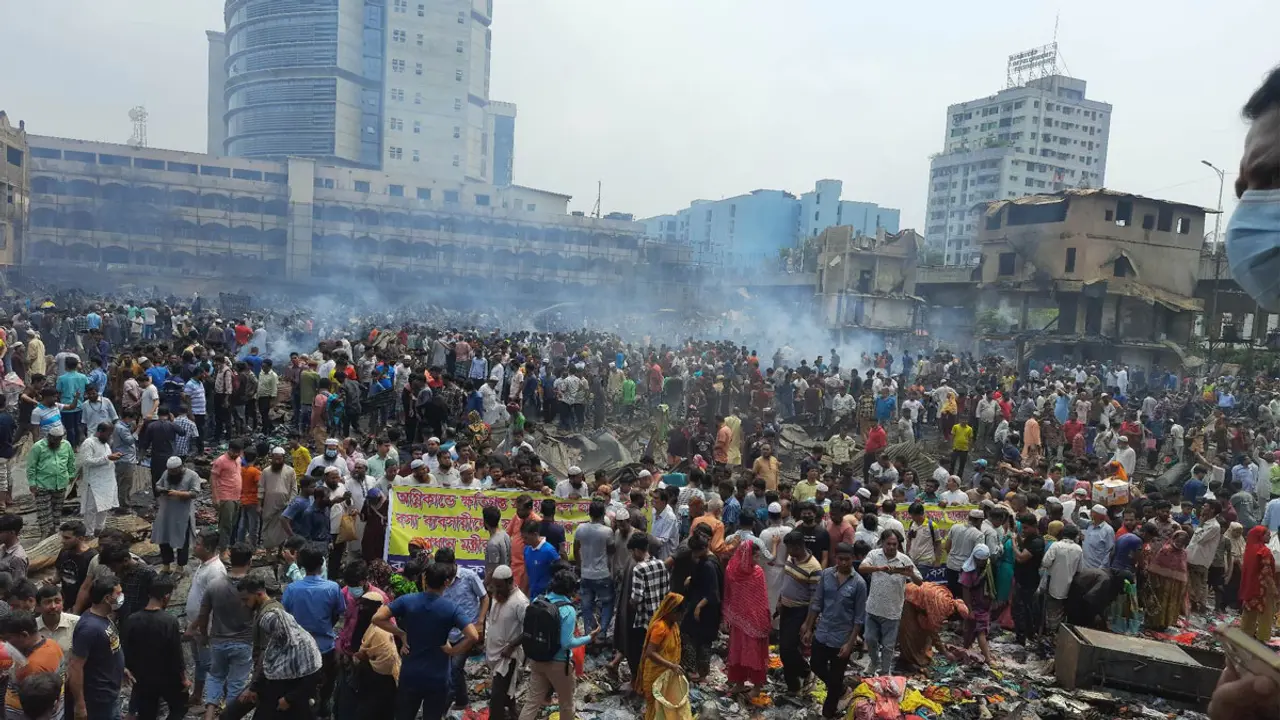 বঙ্গবাজার নেই, আছে শুধু ধ্বংসস্তূপ আর হাহাকার