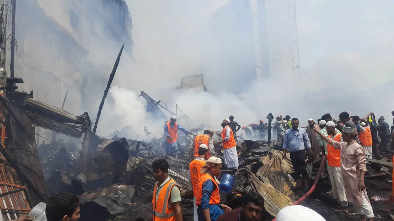 ব্যবসায়ীদের আহাজারি, কাজ হারানোর শঙ্কায় ৫০ হাজার কর্মচারী