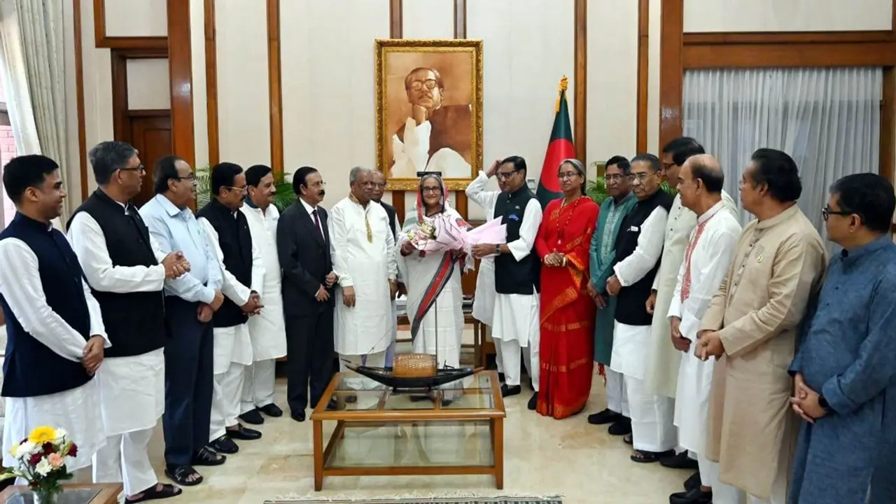 পাঁচ পৌরসভায় নৌকার টিকেট পেলেন যারা