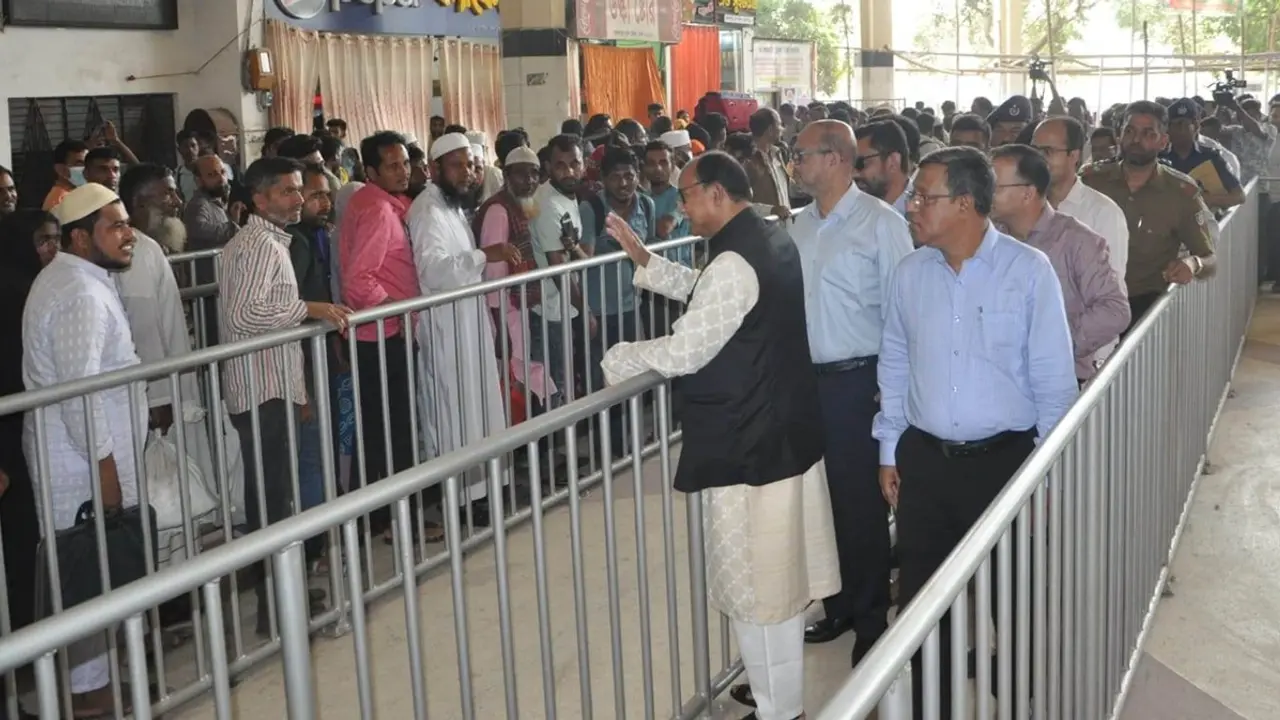 যাত্রী বললেন ‘আপনার ট্রেনের ফ্যান চলে না’, মন্ত্রী বললেন ‘দেখবো’