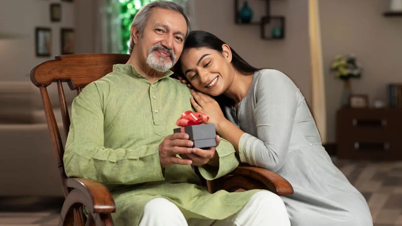 ঈদে বয়স্কদের যেসব উপহার দিতে পারেন