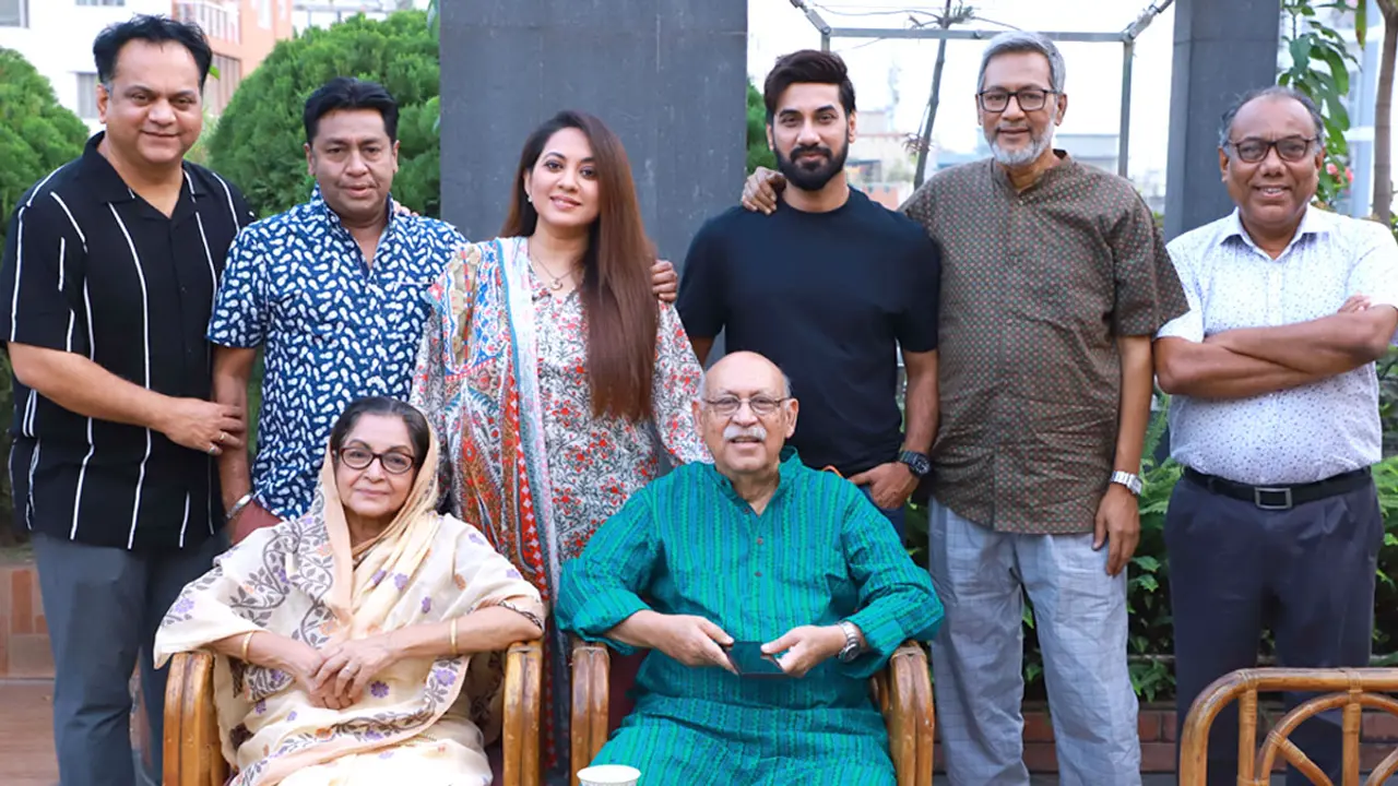 ঈদে হানিফ সংকেতের ‘বাড়িঘর আপন পর’