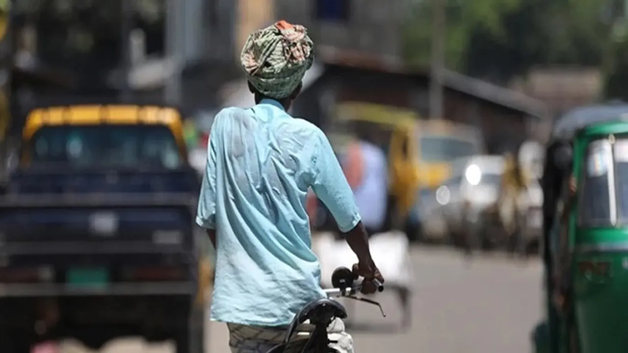 তীব্র গরমে হঠাৎ ঠান্ডা পানি না খাওয়ার পরামর্শ চিকিৎসকদের