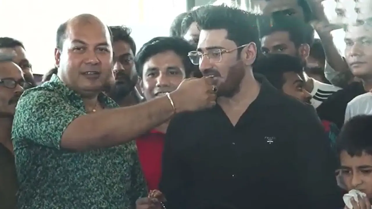 রোজা রেখে কেক খেয়ে ফেললেন অনন্ত জলিল!