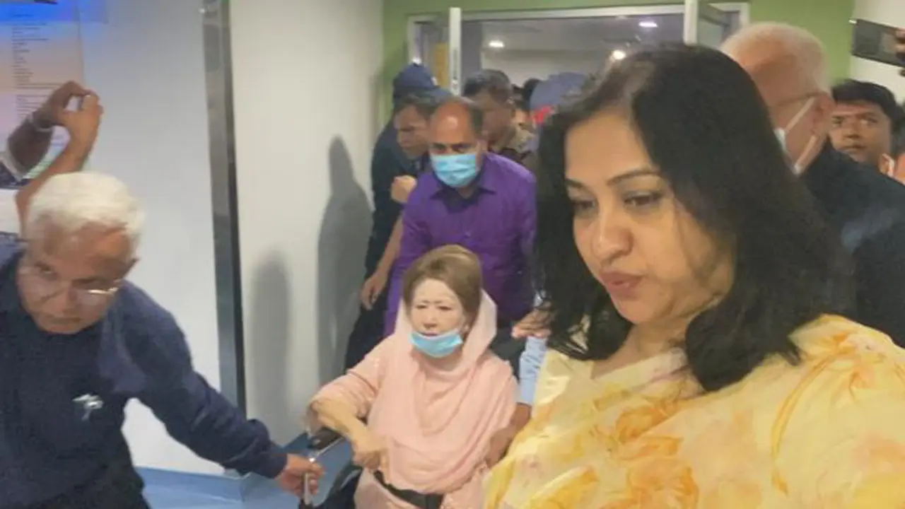 কেবিনে চিকিৎসকদের ‘নিবিড় পর্যবেক্ষণে’ খালেদা জিয়া