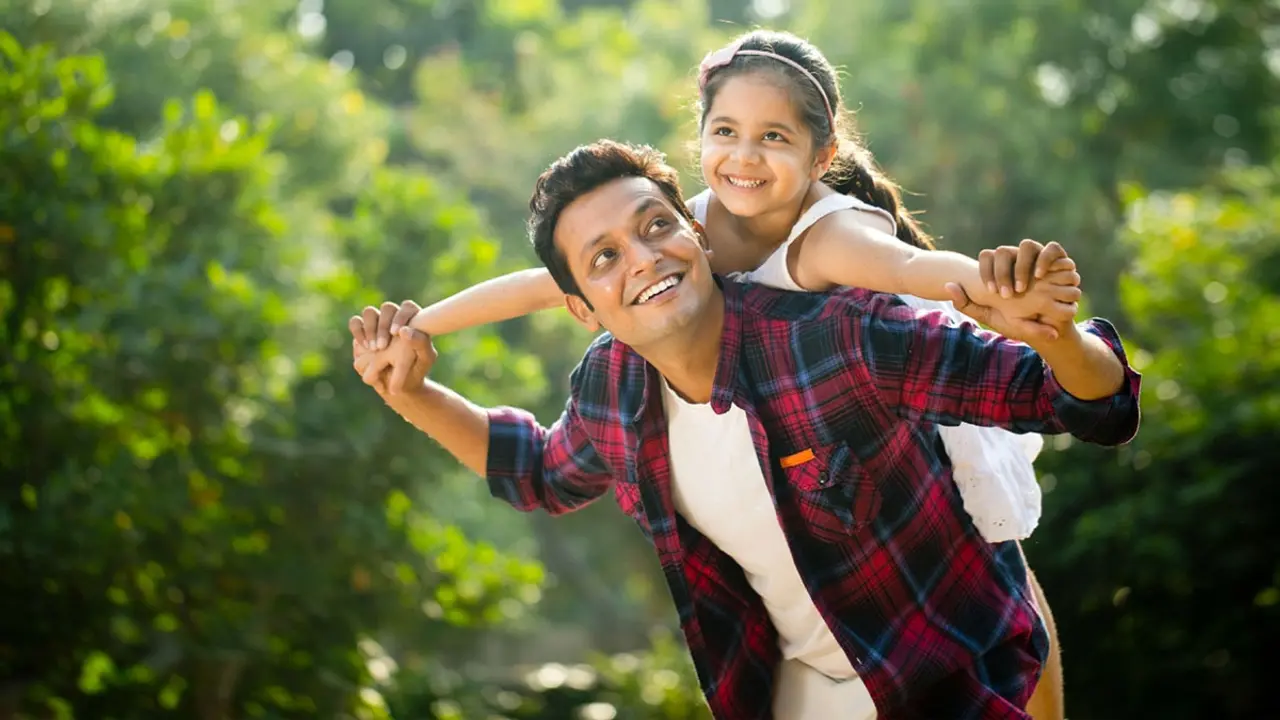 আপনার কন্যাকে আত্মবিশ্বাসী করে গড়ে তুলবেন যেভাবে