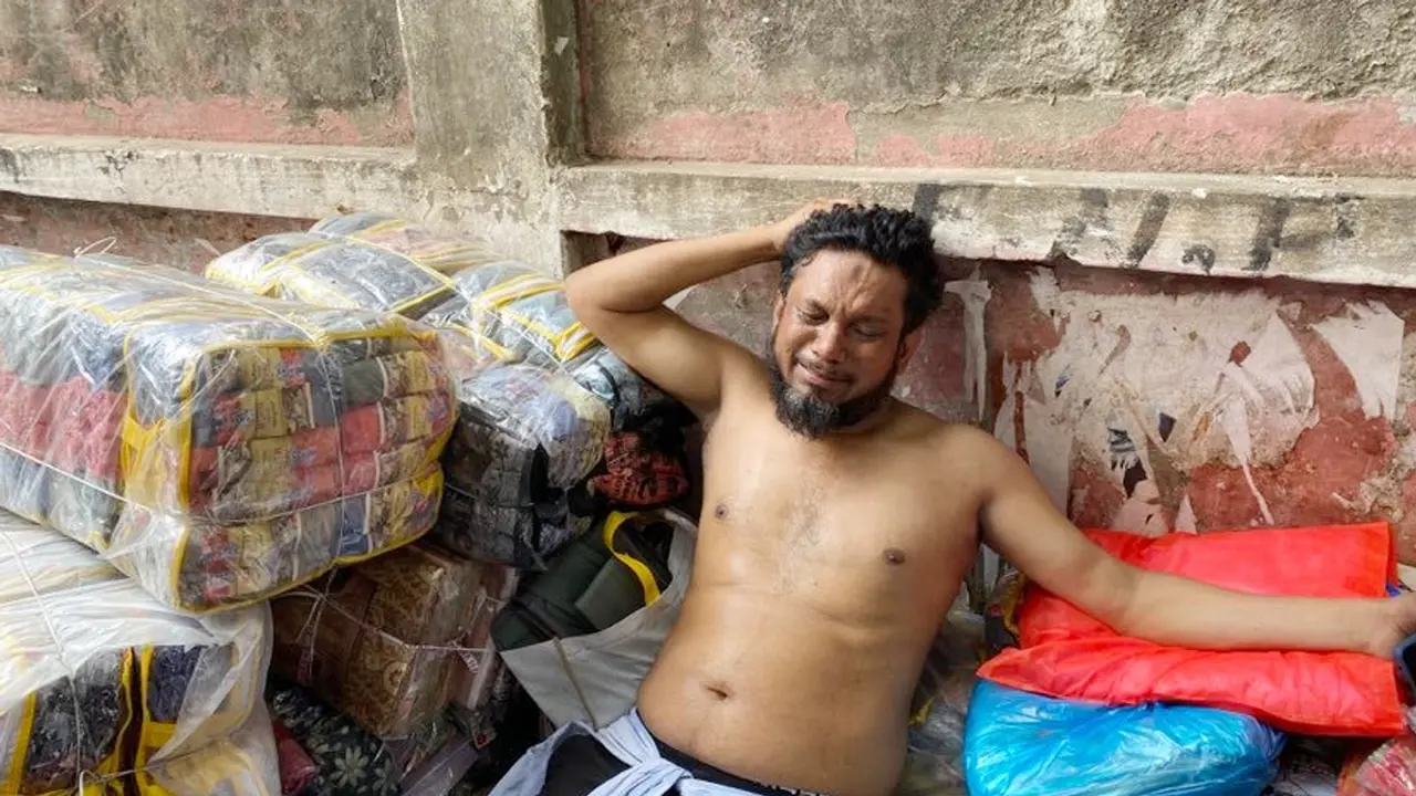 বঙ্গবাজারে আগুন : সব হারিয়ে নিঃস্ব মামুন
