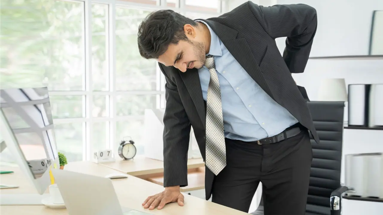 Back Pain : অফিসে যে ৫ ভুল অভ্যাসে ব্যাক পেইন হতে পারে