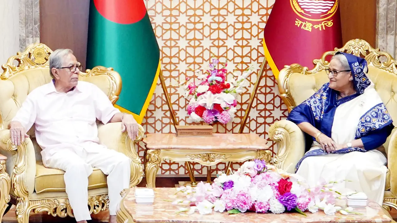 রাষ্ট্রপতির সঙ্গে প্রধানমন্ত্রীর সৌজন্য সাক্ষাৎ
