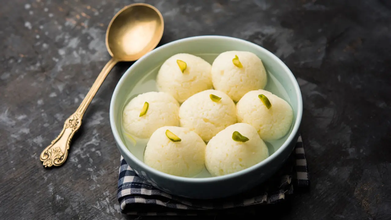 ইফতারের জন্য সুজির রসগোল্লা তৈরির রেসিপি