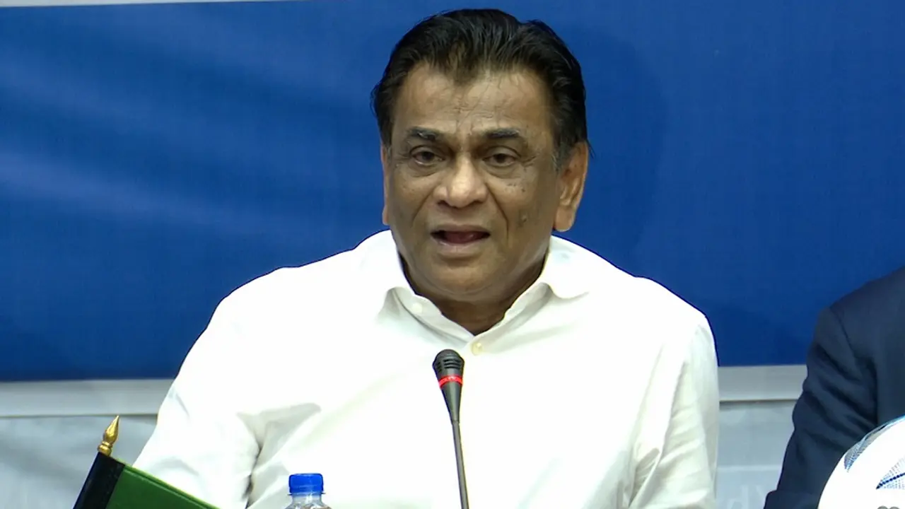 ধোঁয়াশা রেখেই সম্মেলন কক্ষ ছাড়লেন সালাউদ্দিন