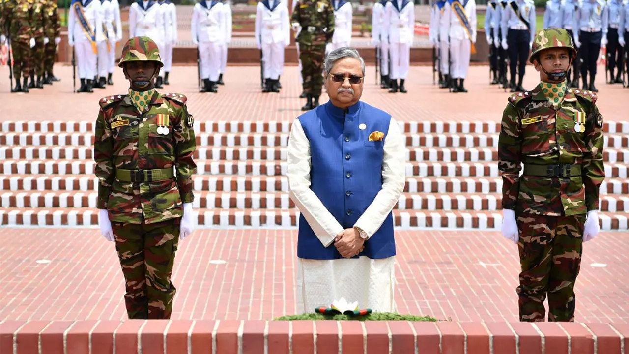 জাতীয় স্মৃতিসৌধে নতুন রাষ্ট্রপতির শ্রদ্ধা