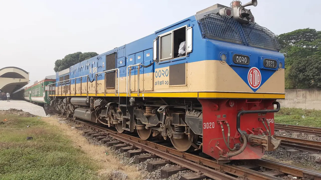 ৩১৭ যাত্রী নিয়ে ঢাকা ছাড়ল ‘সোনার বাংলা স্পেশাল’