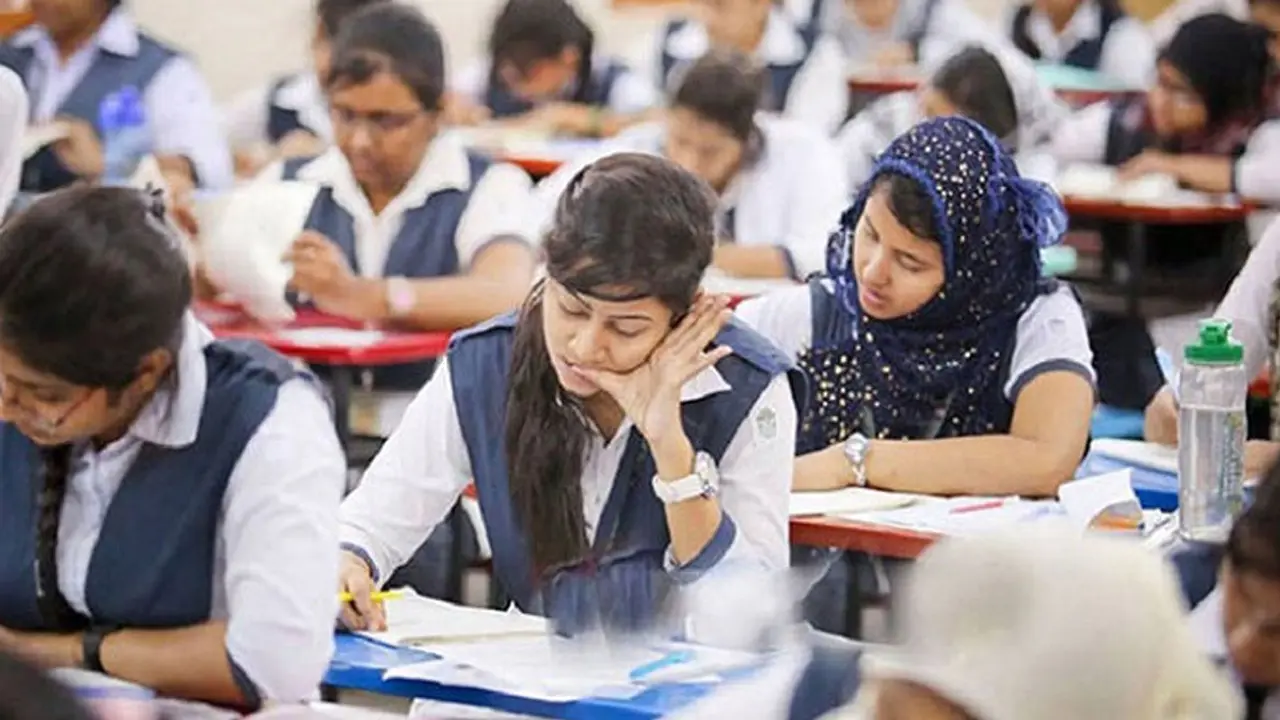 চট্টগ্রামে এসএসসিতে এবারও ছাত্রের চেয়ে ছাত্রীর সংখ্যা বেশি