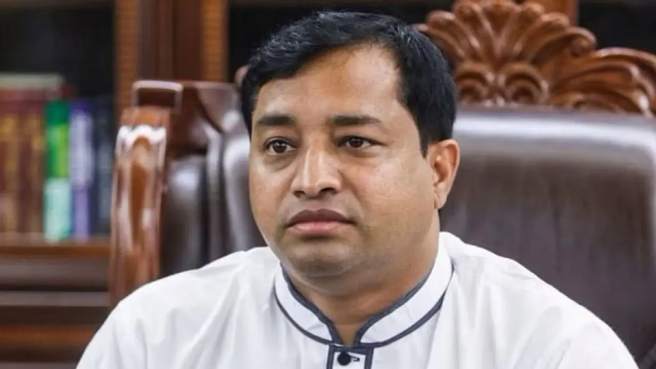 জাহাঙ্গীরের মনোনয়ন বাতিল, টিকল মায়েরটা