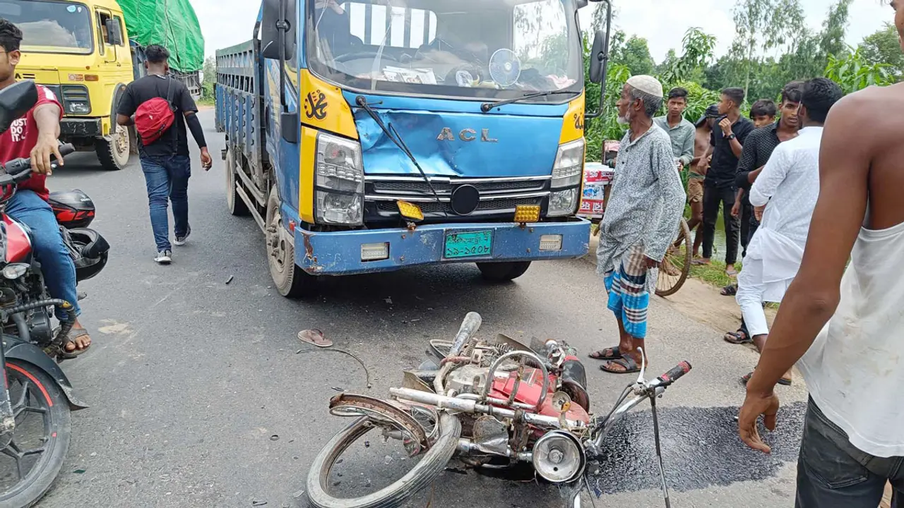 পিকআপের ধাক্কায় দুই মোটরসাইকেল আরোহী নিহত 