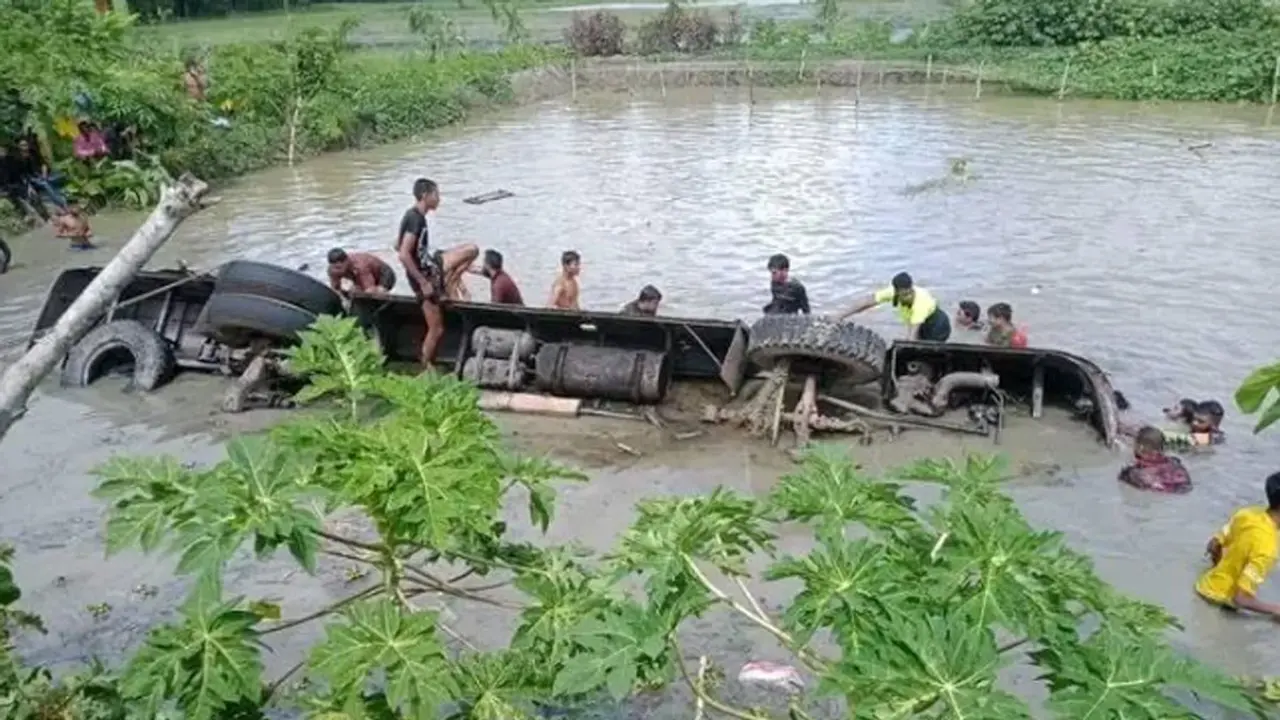 ঝালকাঠিতে ১৭ জনের প্রাণ যায় বাসচালকের ‘খামখেয়ালি’তে