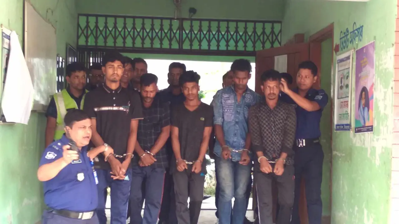 কবরস্থান থেকে কঙ্কাল চুরি তাদের পেশা