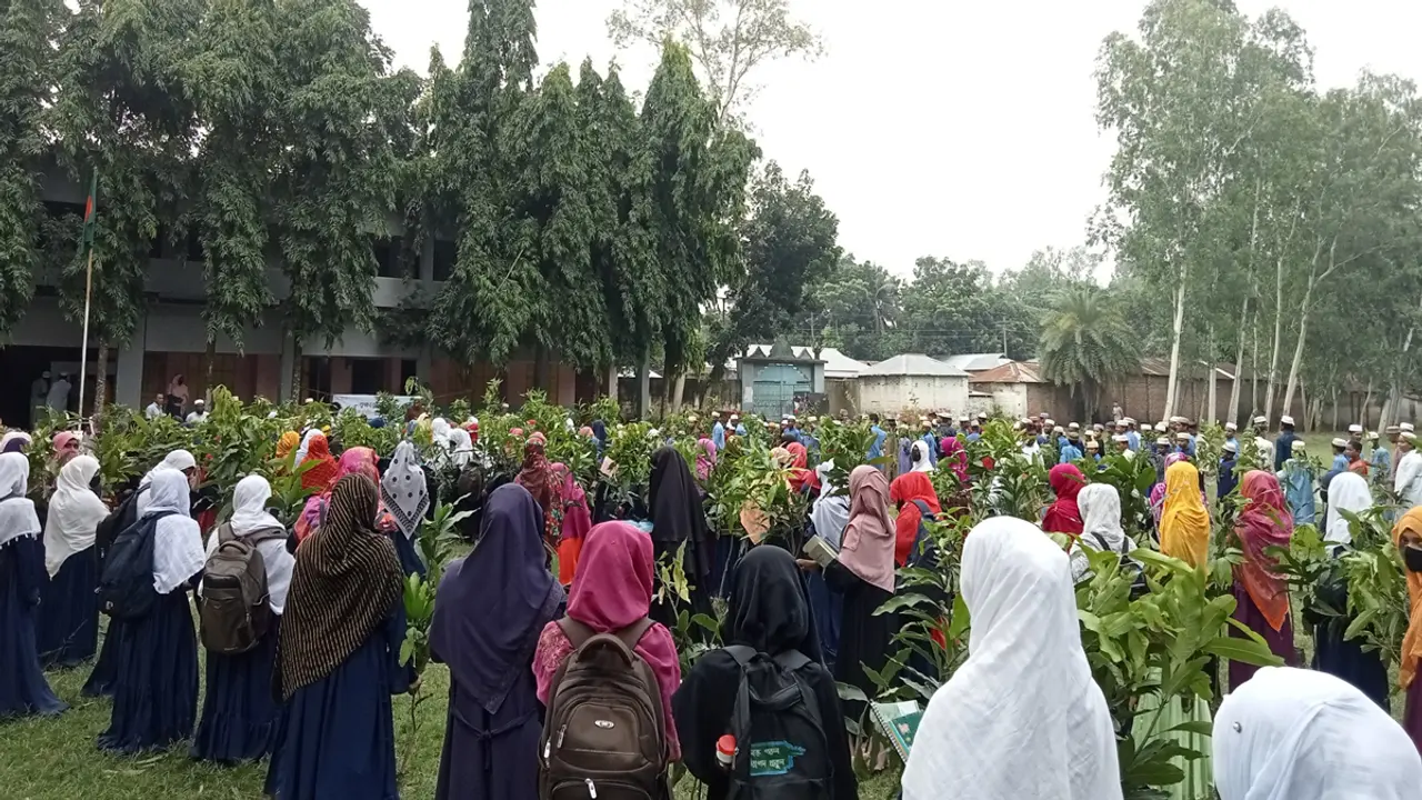 বর্ষা মৌসুমে সারাদেশে আস-সুন্নাহর বৃক্ষরোপন কর্মসূচি