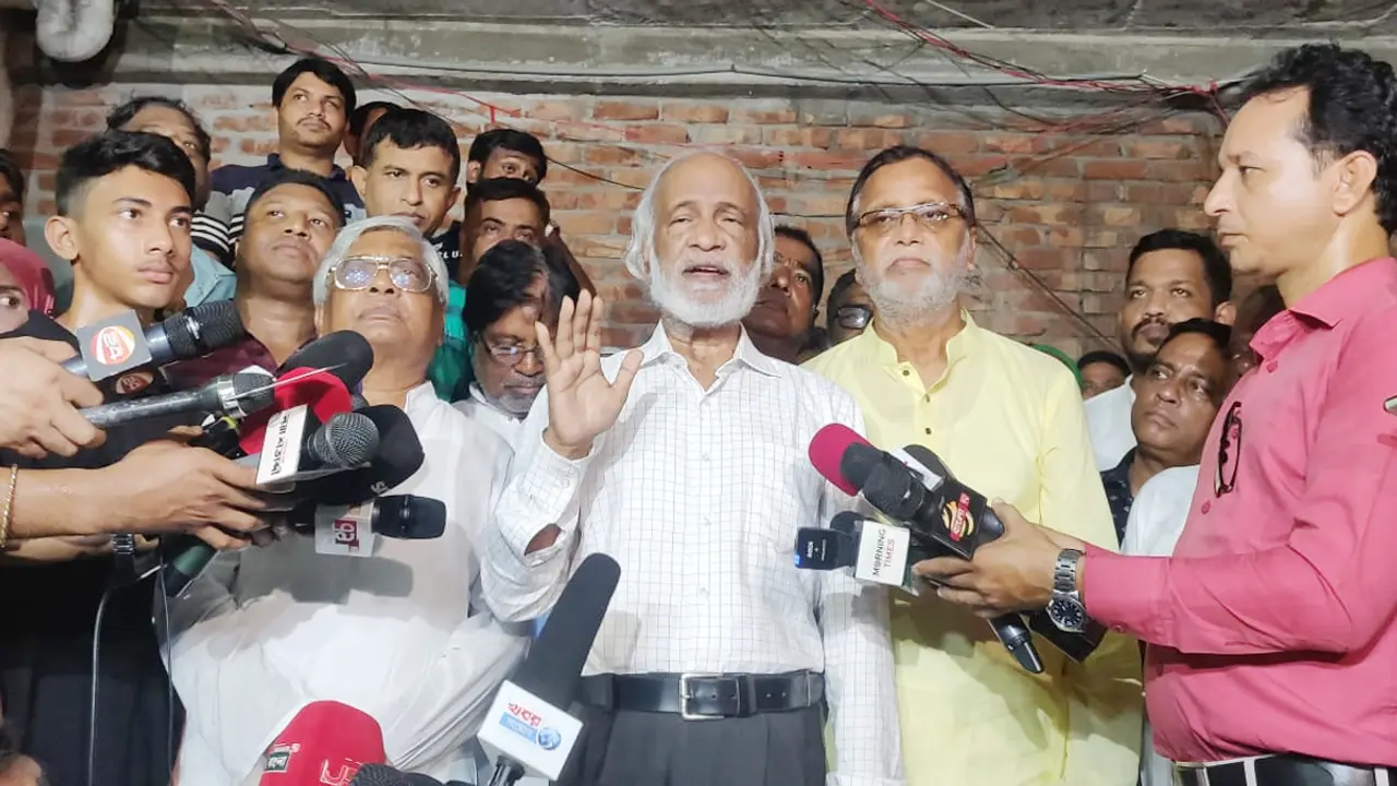 গুম হওয়া নেতাকর্মীদের বাসায় বিএনপি নেতারা