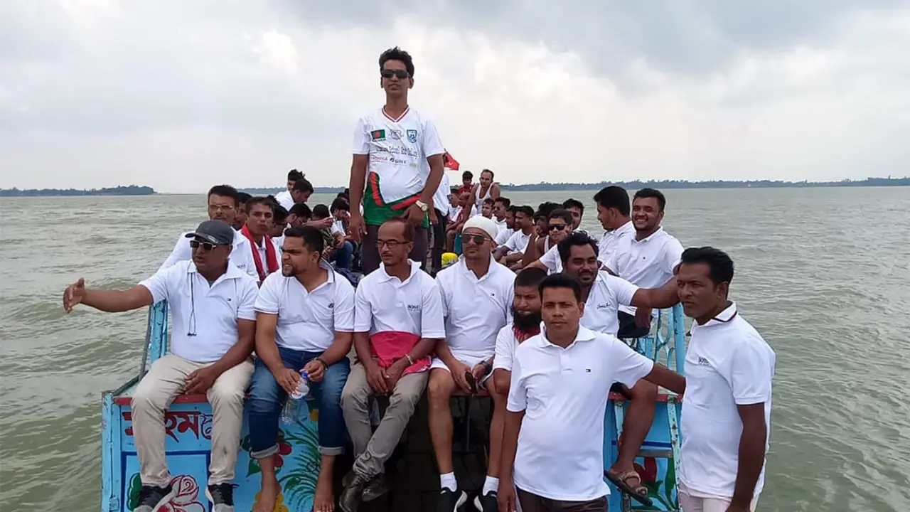 হাওরে ঘুরতে গিয়ে পথ হারায় নৌকা, ৯৯৯-এ কলে উদ্ধার শতাধিক যাত্রী