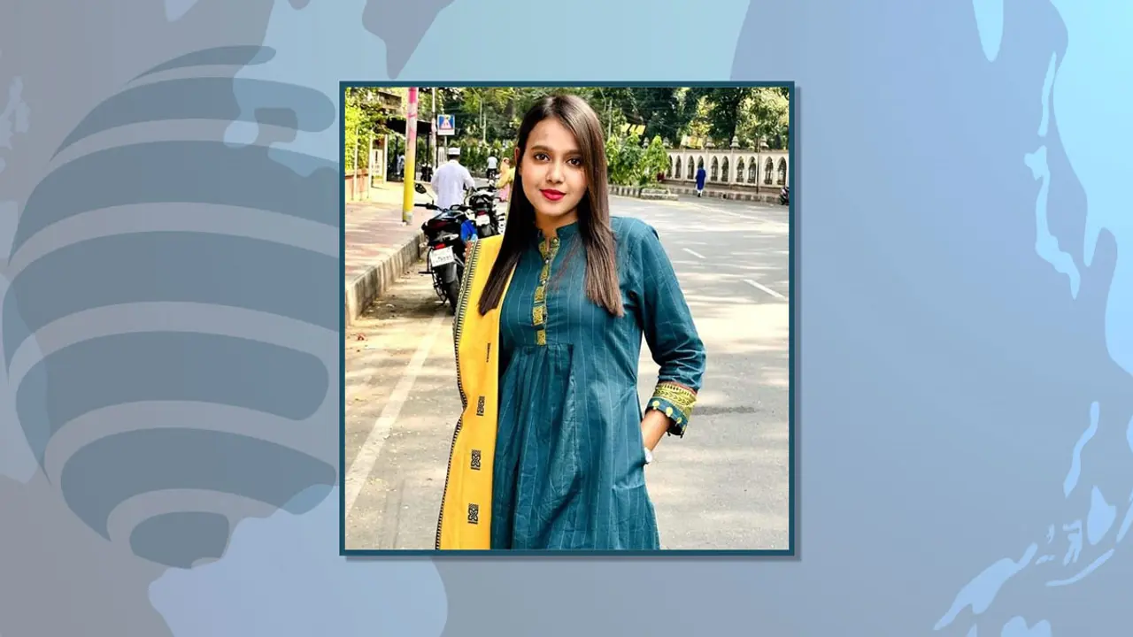 চেয়ারে বসা নিয়ে হাতাহাতি : ঢাবি ছাত্রলীগ নেত্রীকে শোকজ