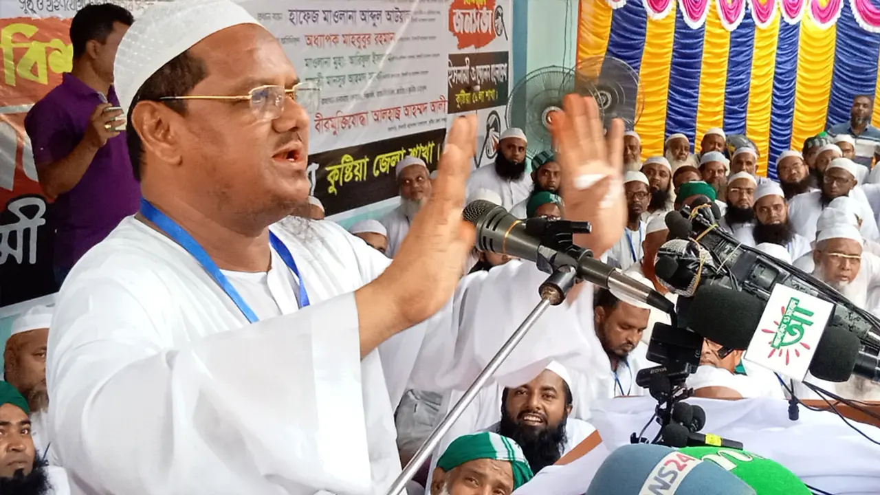 আমরা এই সরকারকে বৈধ মনে করি না : চরমোনাই পীর
