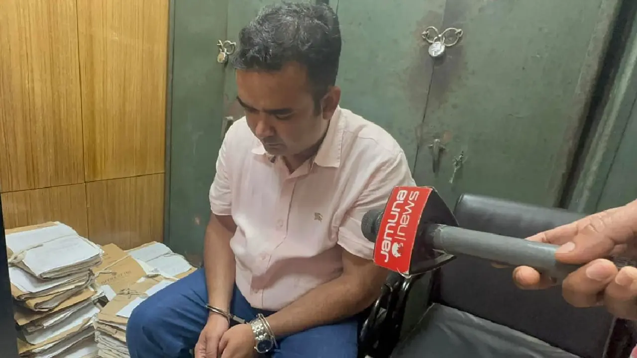 ফাইল গায়েব করে সম্পদের পাহাড়