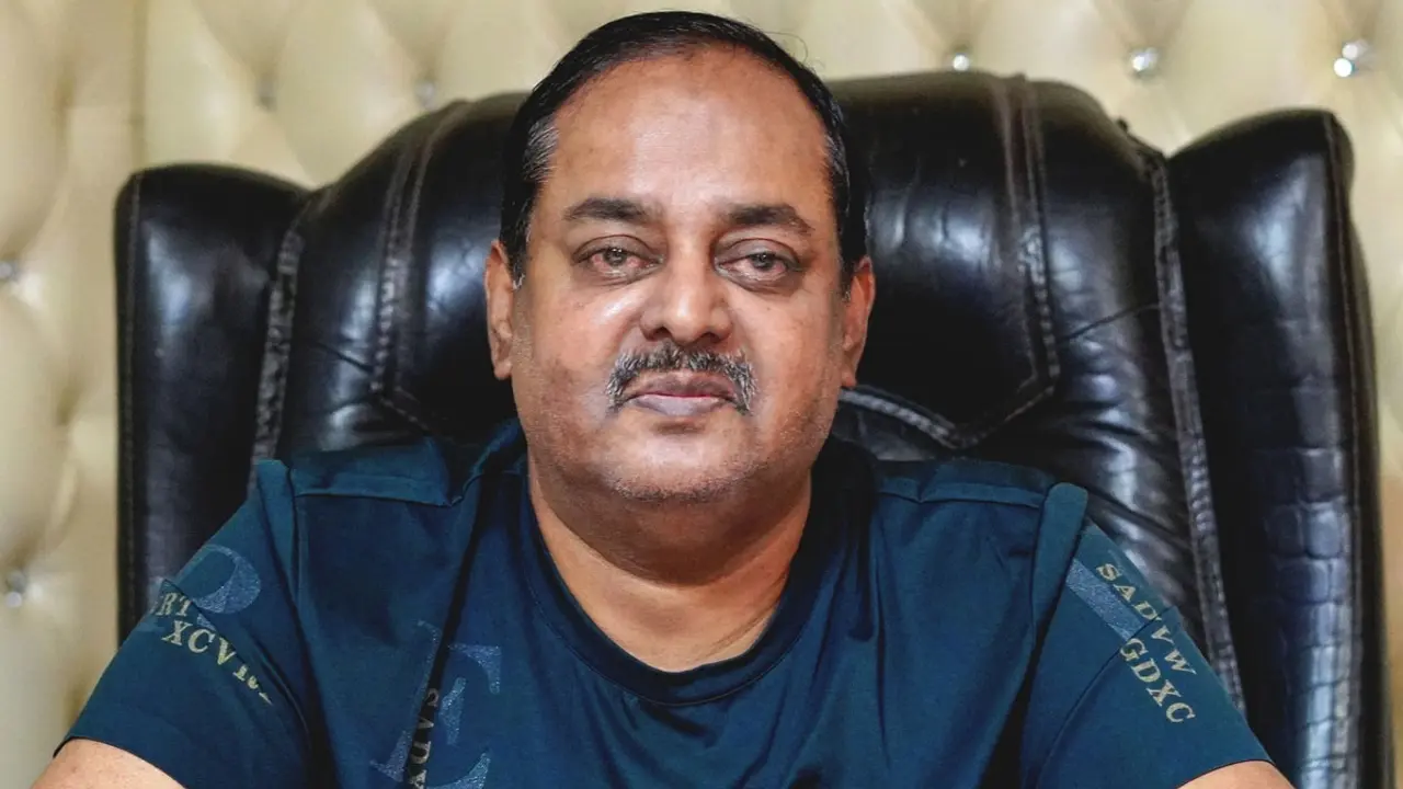 চিকিৎসার জন্য সিঙ্গাপুর গেলেন ডিপজল