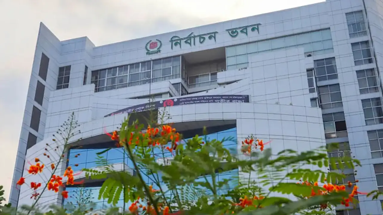 একটি পর্যবেক্ষক নিয়ে আপত্তি ইসিতে