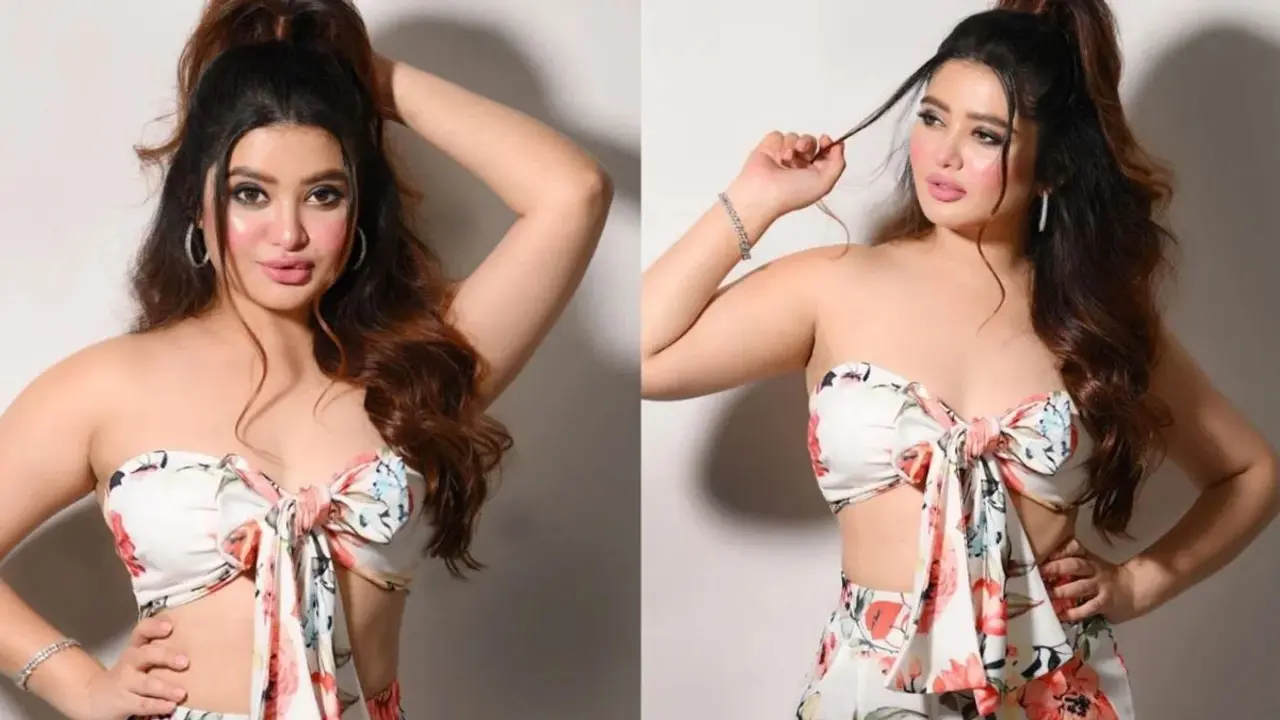 ব়্যাম্পে হেঁটে বডি শেমিংয়ের শিকার এনা