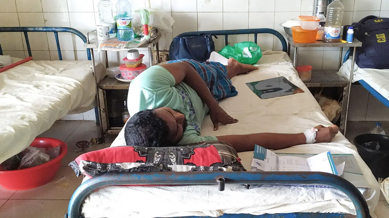 দোকানিকে থানায় ধরে নিয়ে নির্যাতন, দুই পুলিশ কর্মকর্তা প্রত্যাহার