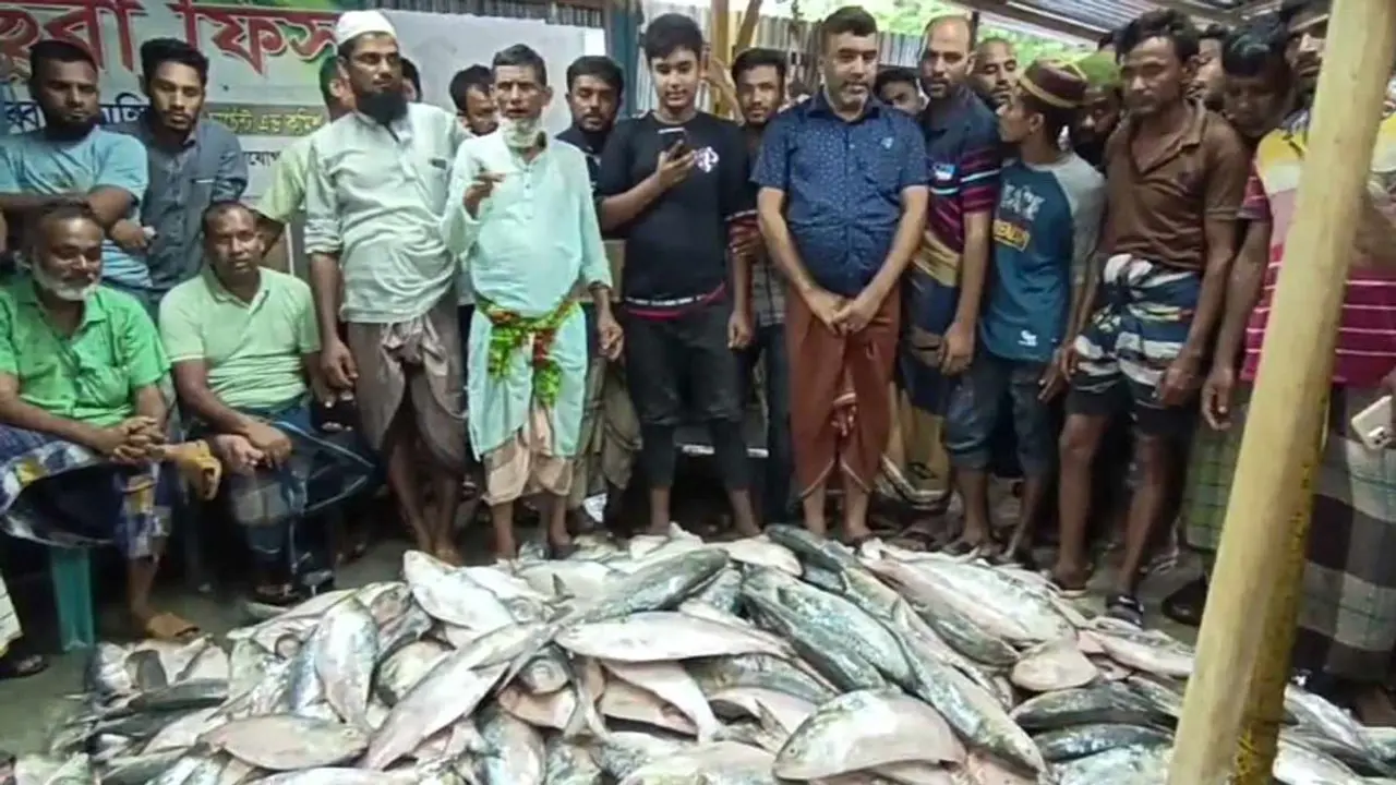একবার জাল ফেলেই ৪০ লাখ টাকার ইলিশ পেলেন মিজান মাঝি!