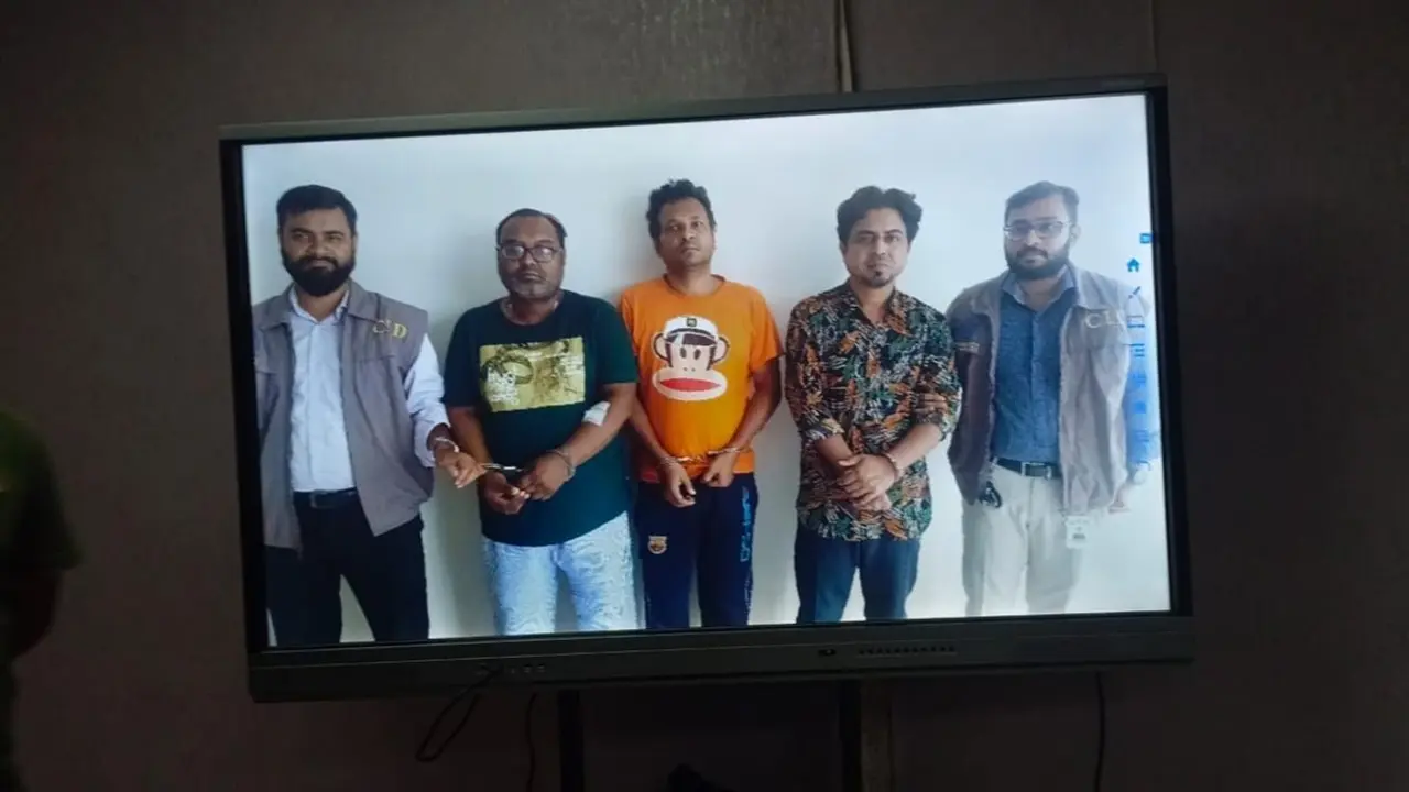 চিকিৎসক দম্পতি মিলে মেডিকেলের প্রশ্নফাঁস