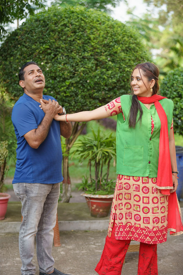 শুটিংয়ের একটি দৃশ্যে মোশাররফ করিম ও তানিয়া বৃষ্টি