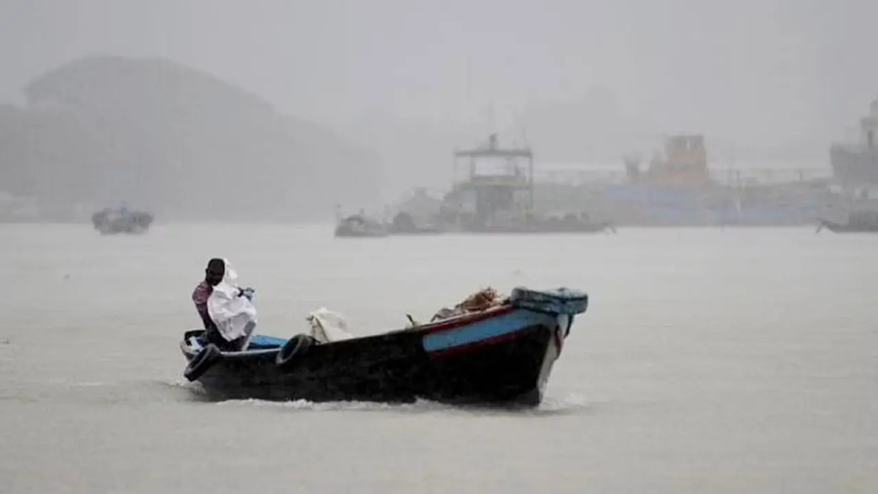 ঢাকাসহ ১১ অঞ্চলে ৮০ কিমি বেগে ঝড়ের আভাস
