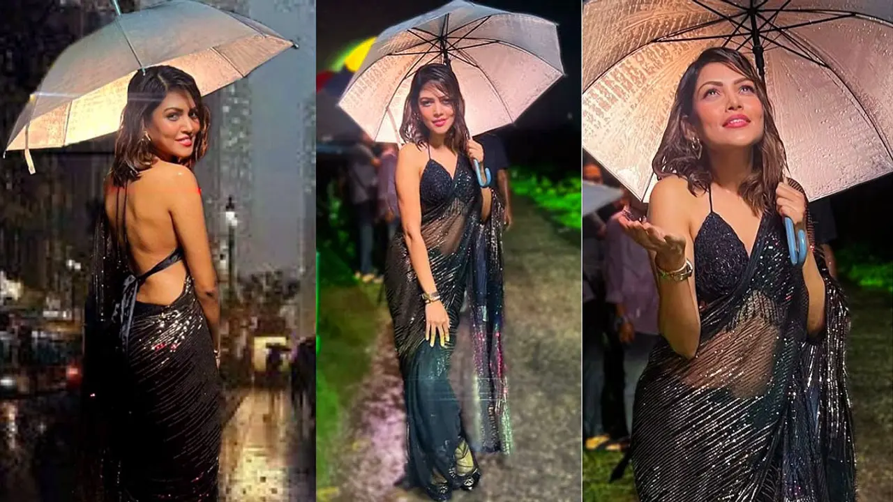 বৃষ্টিতে শাড়িতে মোহময়ী পিয়া
