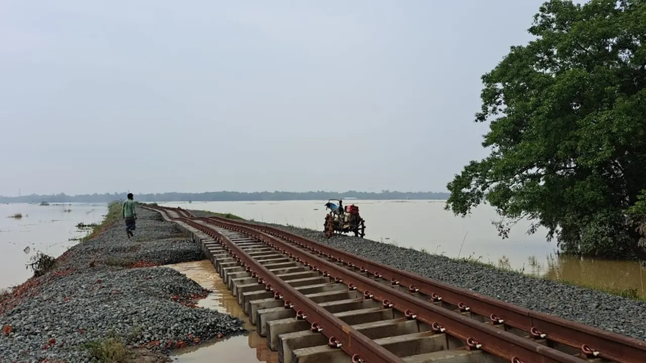 বৃষ্টি-ঢলে ক্ষতিগ্রস্ত রেলপথ সংস্কার হবে দুই সপ্তাহেই