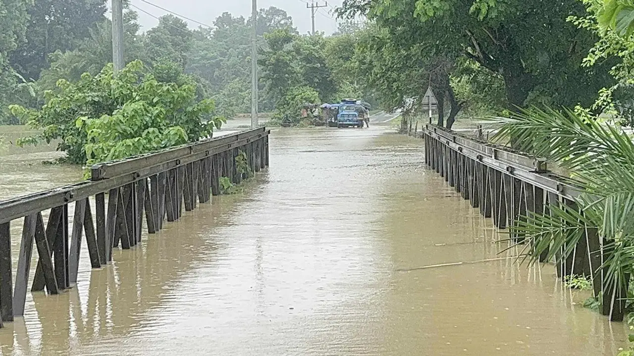 সাজেক-খাগড়াছড়ি যান চলাচল বন্ধ, আটকা পড়েছেন পর্যটকরা