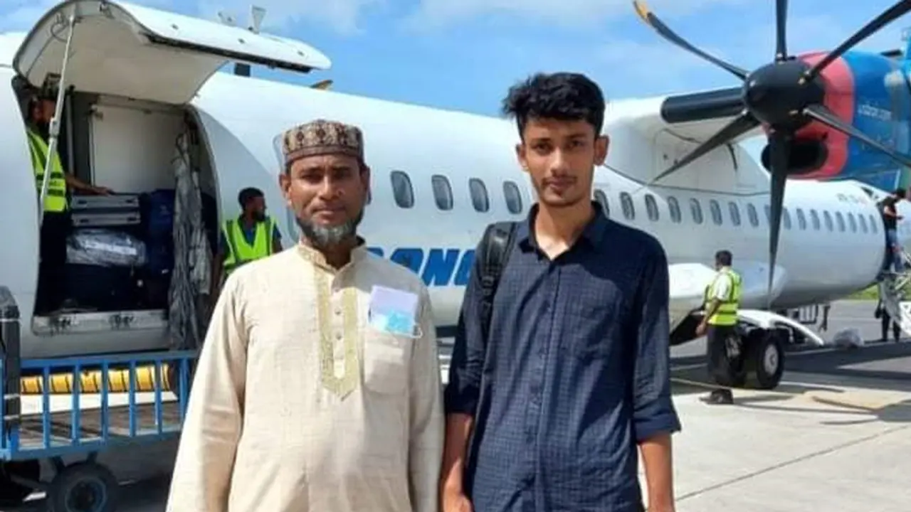 জিপিএ-৫ পাওয়ায় ছাত্রকে বিমানে চড়ালেন স্কুলের সভাপতি