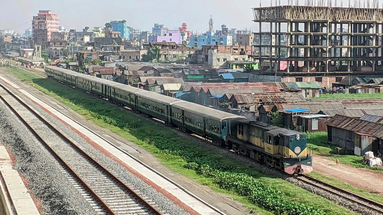 ২৩৯ দিন পর ঢাকা-নারায়ণগঞ্জ রুটে ট্রেন চলাচল শুরু