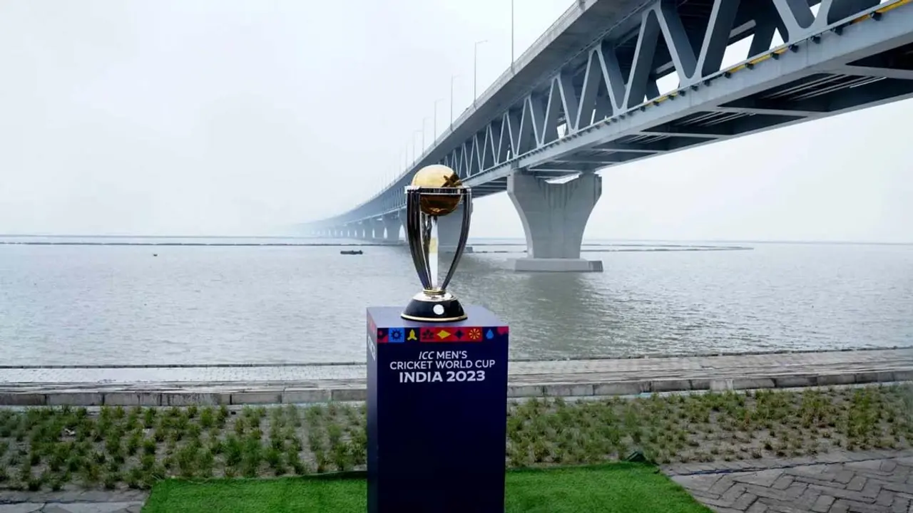 পদ্মা সেতুতে বিশ্বকাপ ট্রফি