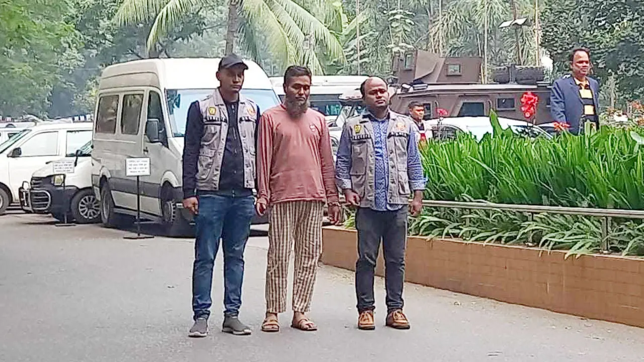 ৪০০ বোমা বানিয়ে সরবরাহ করেছেন ‘বোমা মাওলানা’
