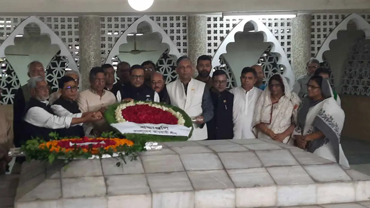 হোসেন শহীদ সোহরাওয়ার্দীর সমাধিতে আ.লীগের শ্রদ্ধা