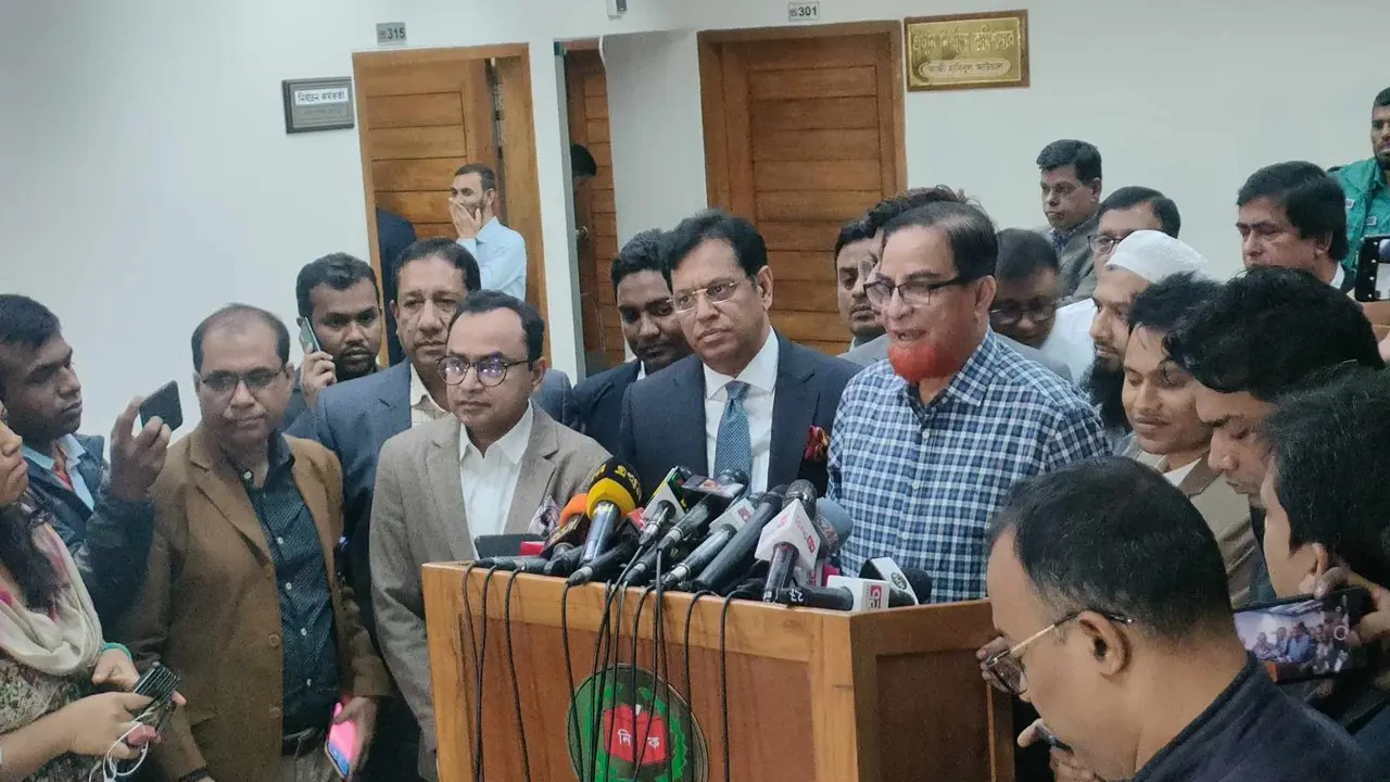 ‘হাত-পা ভেঙে দেওয়া’ নিয়ে ইসিতে যে ব্যাখ্যা দিলেন নৌকার বাহার