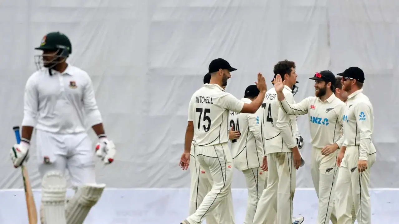 মুশফিকের বিরল আউটের দিনে দুইশর আগেই শেষ টাইগাররা 