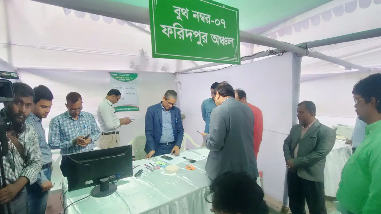 ইসিতে আপিল করতে আসা প্রার্থীদের মানতে হচ্ছে যেসব নিয়ম