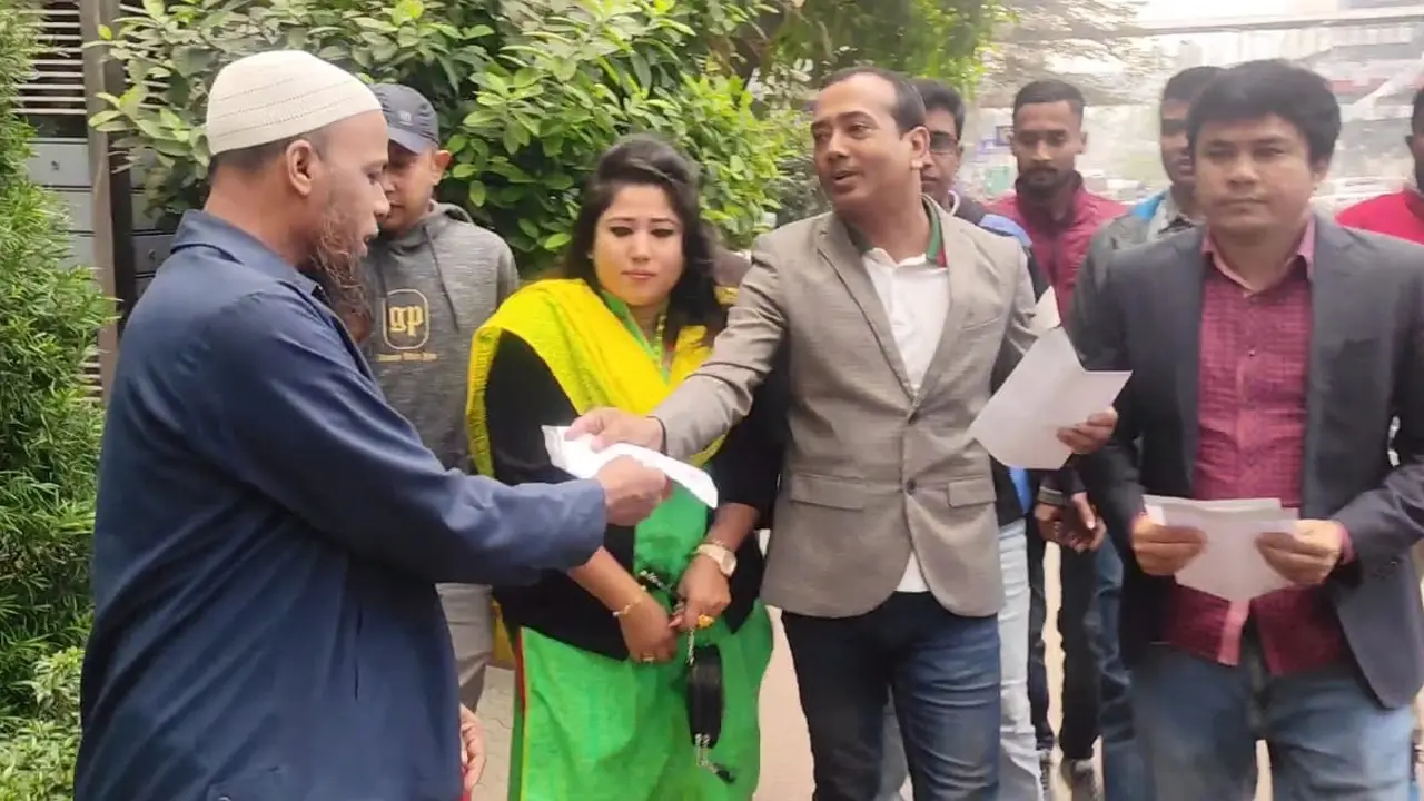 অসহযোগ আন্দোলনের পক্ষে ছাত্রদলের লিফলেট বিতরণ