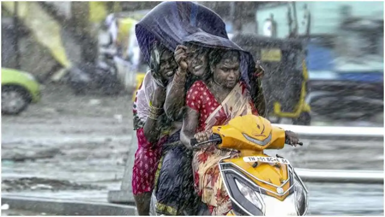 ঘূর্ণিঝড় মিগজাউম: দক্ষিণ ভারতে তলিয়ে গেছে সড়ক-রানওয়ে, নিহত ২